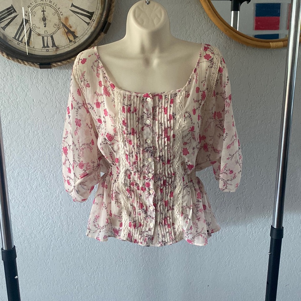 Cute sheer floral blouse by Guess
